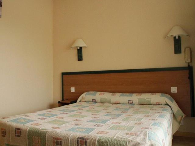 Denguin Hotel Peret חדר תמונה
