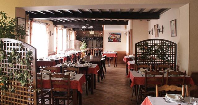 Denguin Hotel Peret מראה חיצוני תמונה