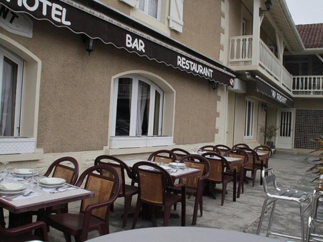 Denguin Hotel Peret מראה חיצוני תמונה